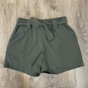 Athleta Skyline short- Size 10